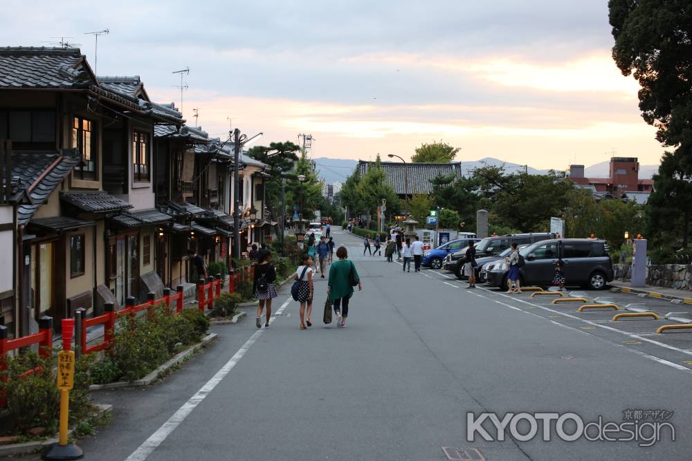 夕暮れ時の一年坂