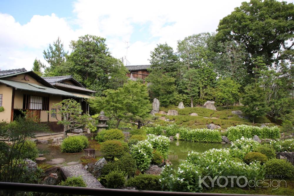 両足院　書院前の庭園