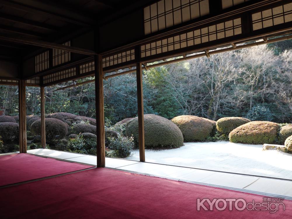 冬の朝の詩仙堂　霜の降りた庭園