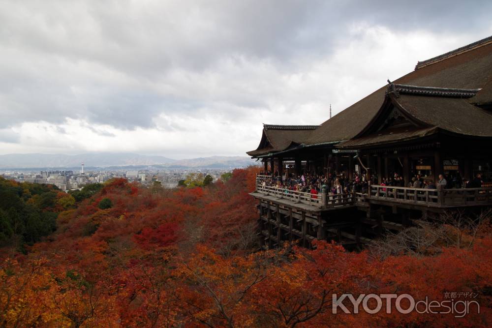 清水の舞台と紅葉