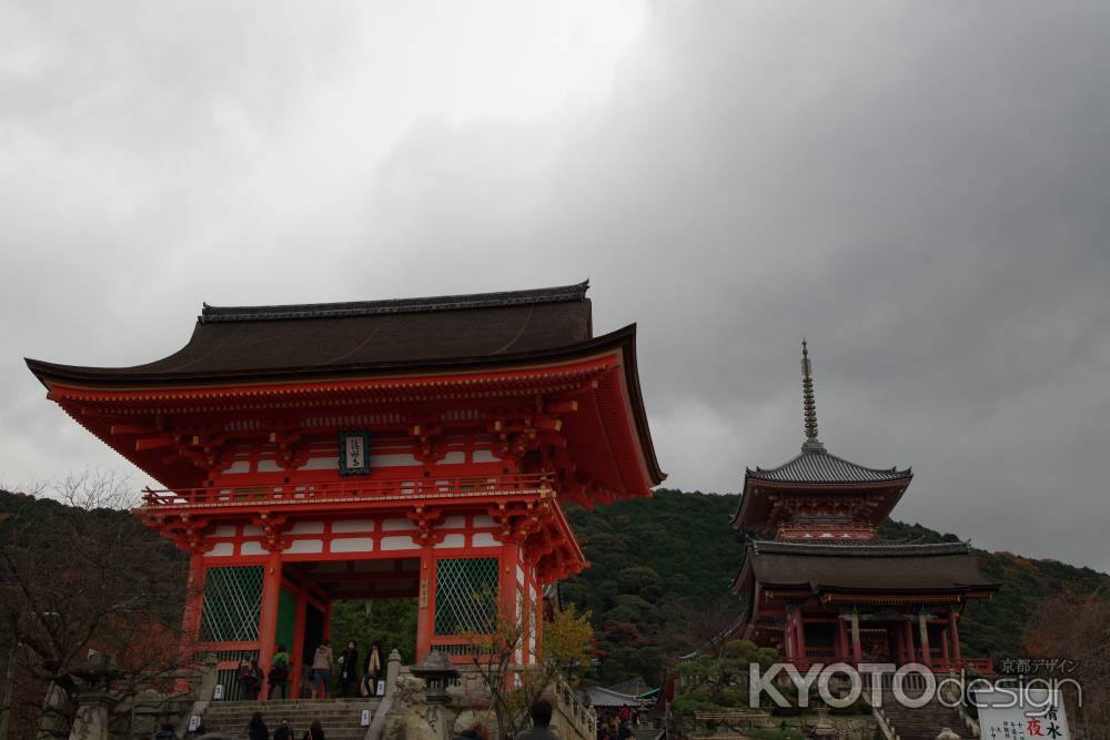 清水寺山門と塔