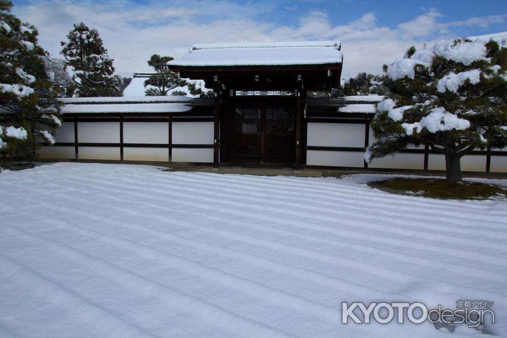 雪景色の仁和寺3