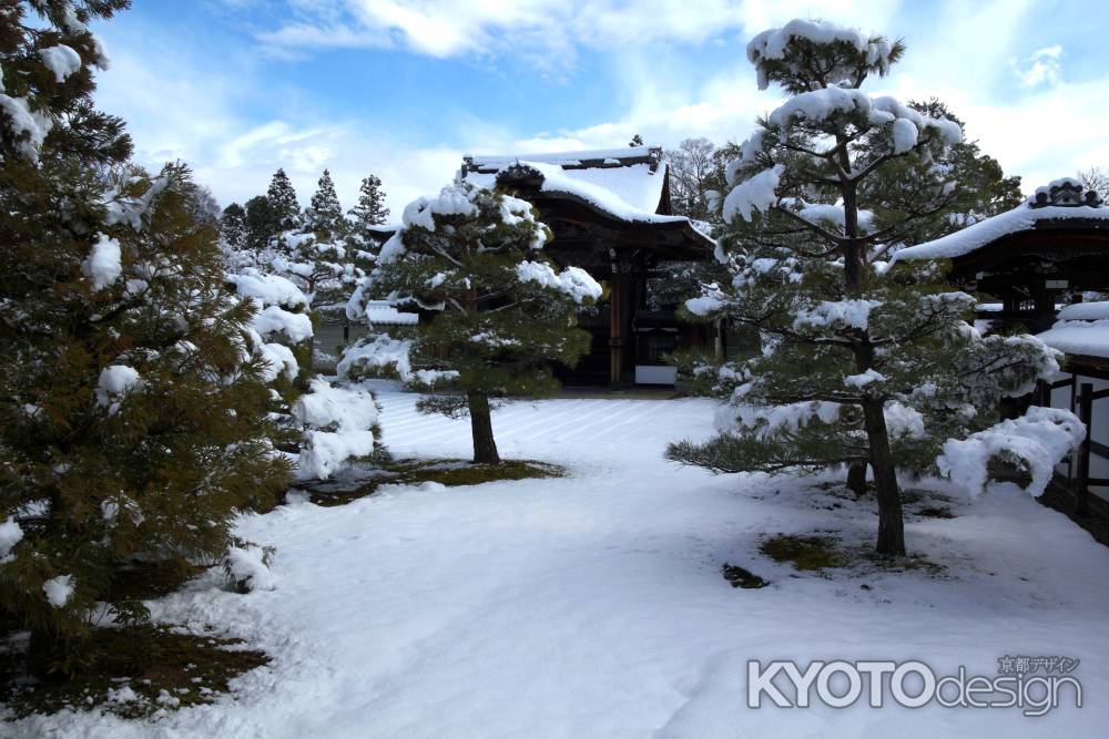 雪景色の仁和寺4