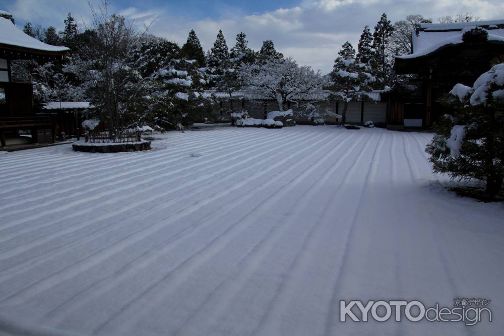 雪景色の仁和寺7