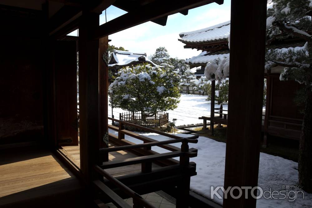 雪景色の仁和寺15