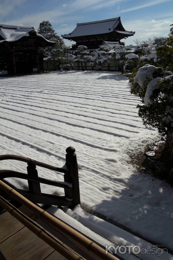 雪景色の仁和寺16