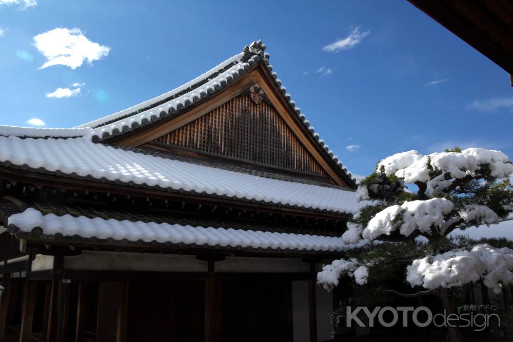 雪景色の仁和寺17