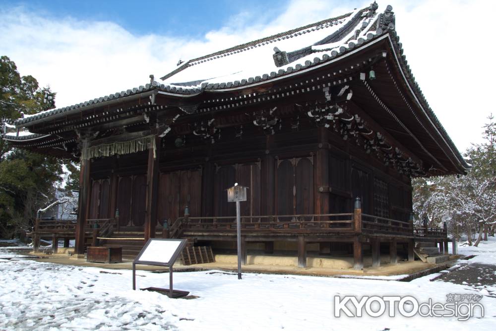 雪景色の仁和寺46