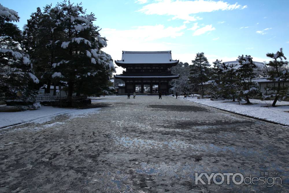 雪景色の仁和寺49