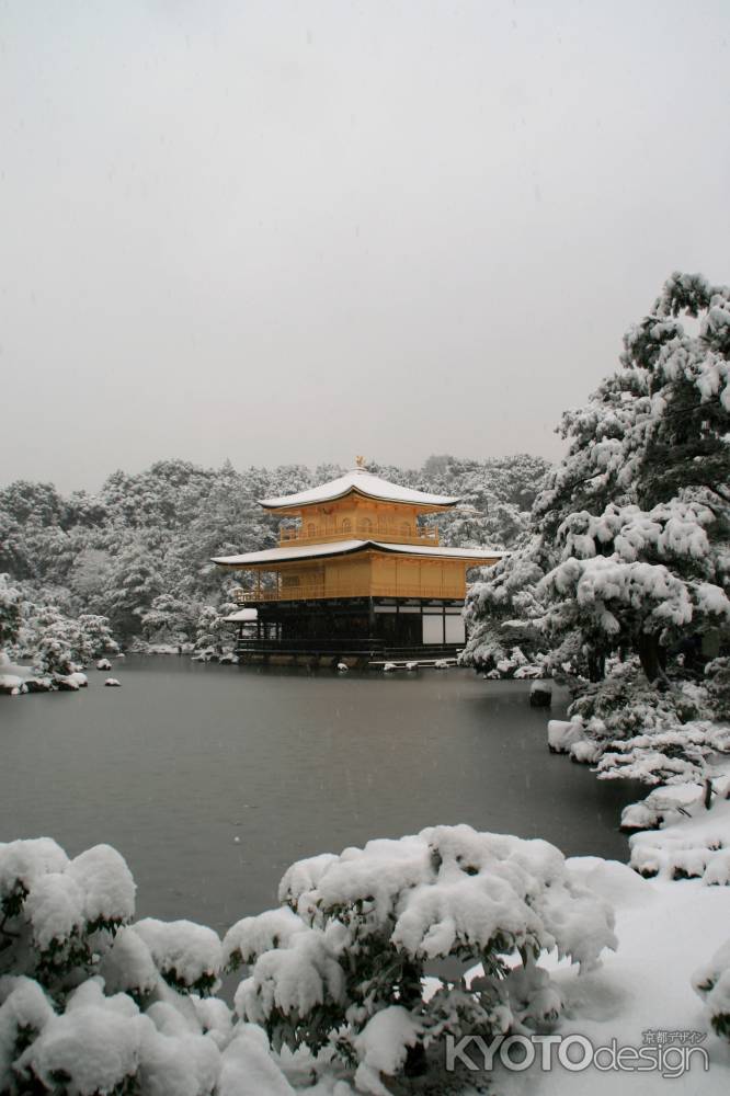 雪の金閣寺