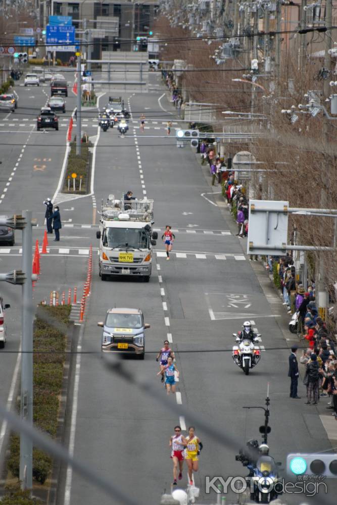 中継車と京都代表選手