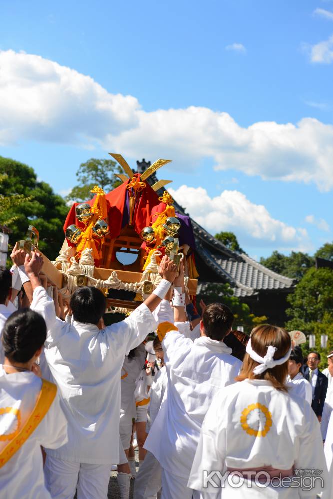 天高く　差し上げ