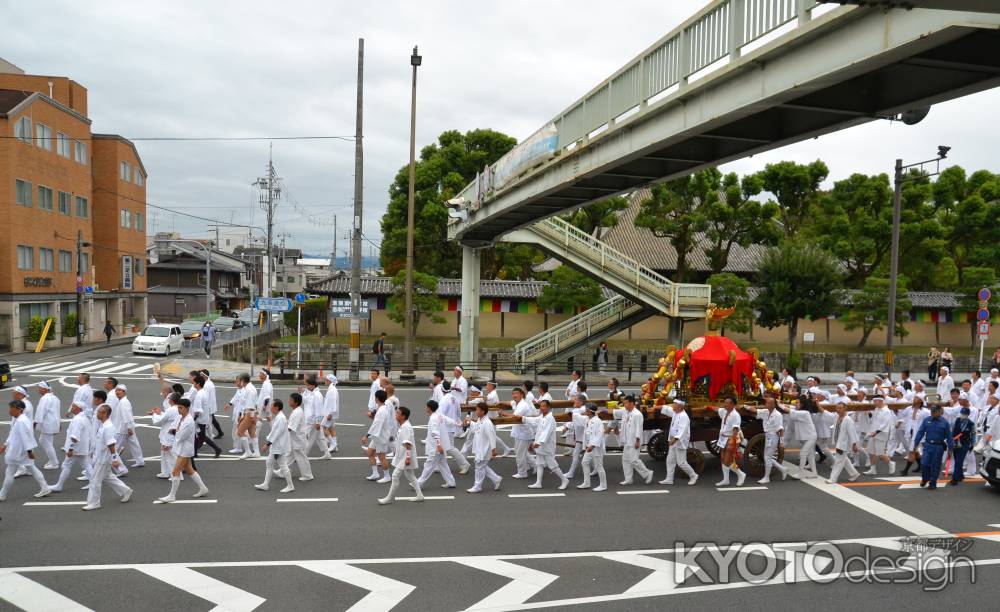 南大内横断歩道橋をゆく