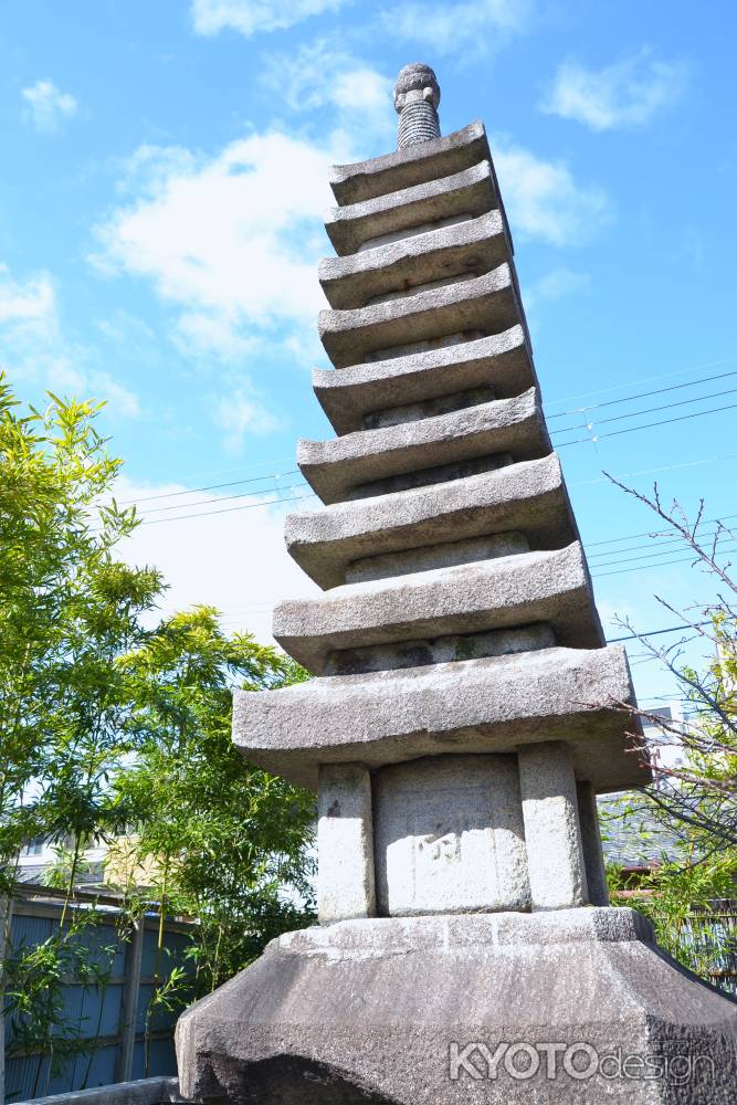 紫式部さん供養塔