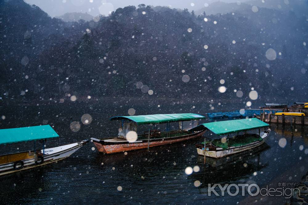 嵐山に降る雪