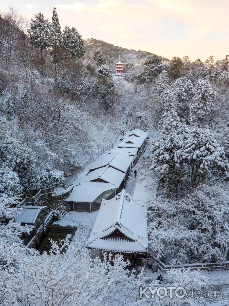 雪積もる清水寺境内➁