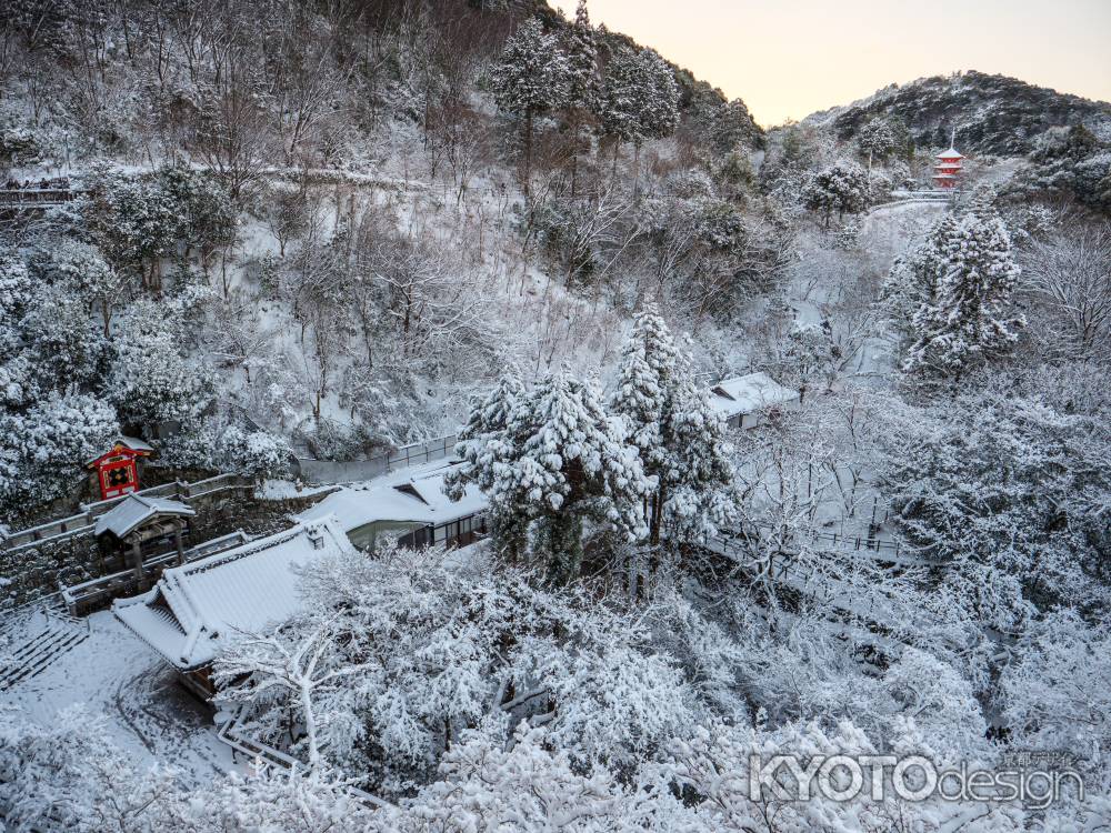 雪積もる清水寺境内①