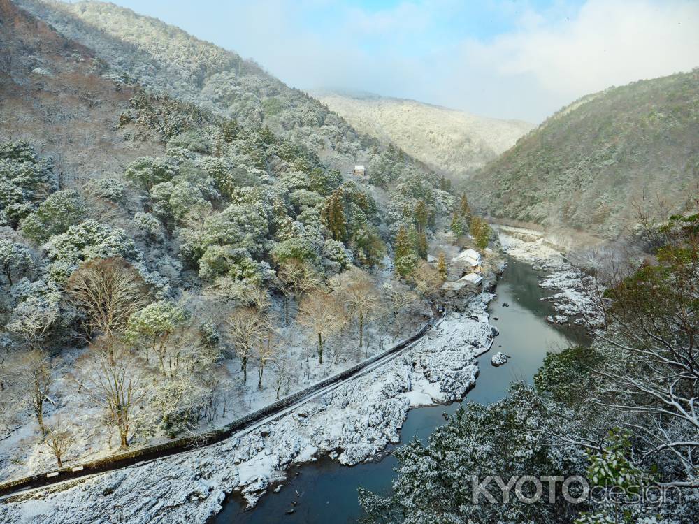 雪化粧の保津峡