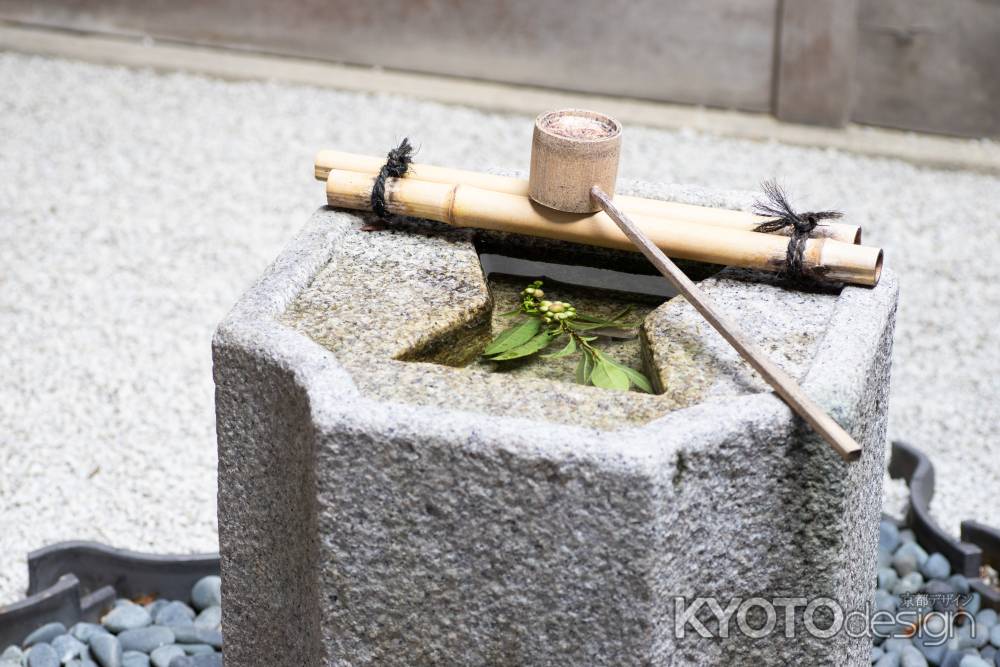 旧三井家下鴨別邸　主屋　手水鉢