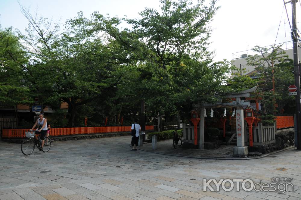 祇園白川と辰巳大明神