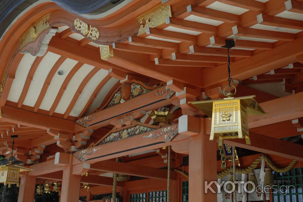 長岡天満宮の朱塗りの拝殿