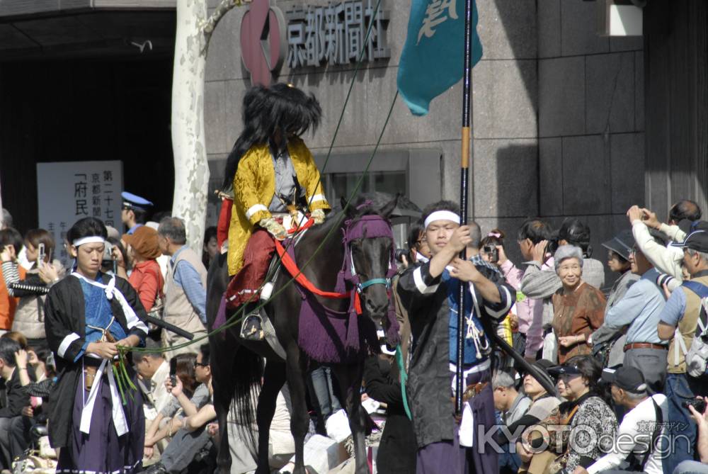 時代祭　維新勤王隊の旗持ちと騎馬隊