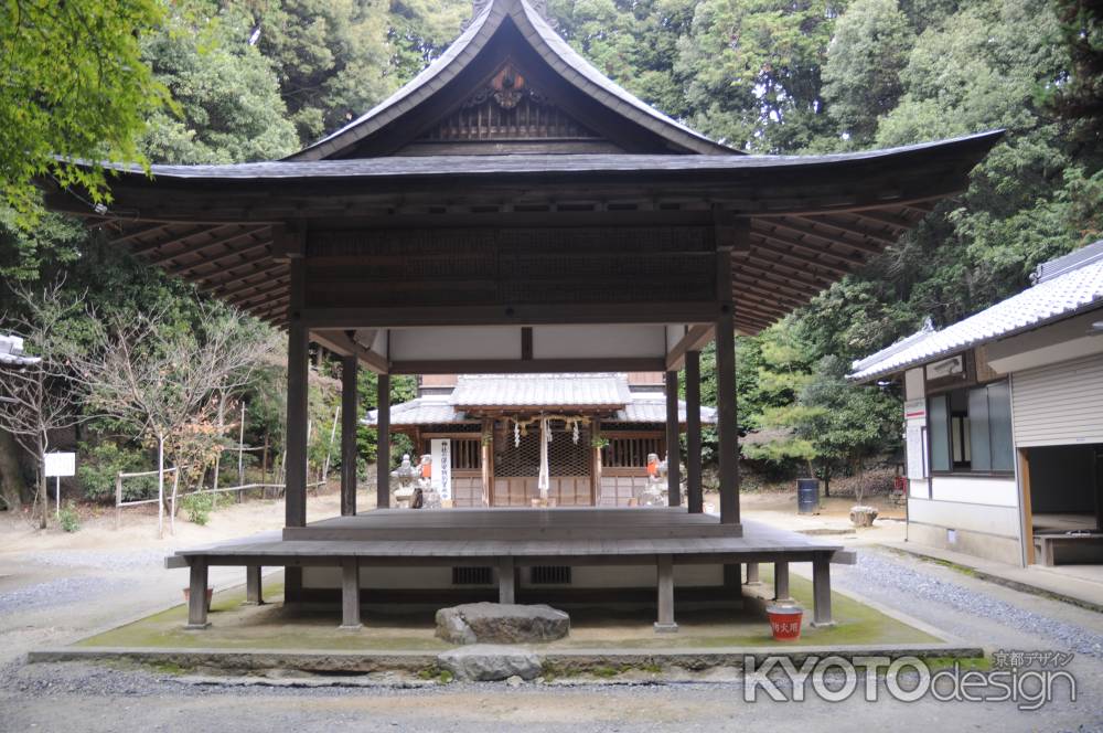 走田神社　舞殿