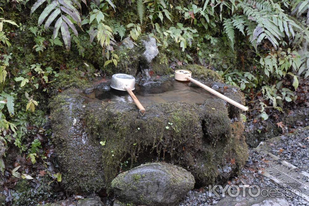 奥宮の水のみ場