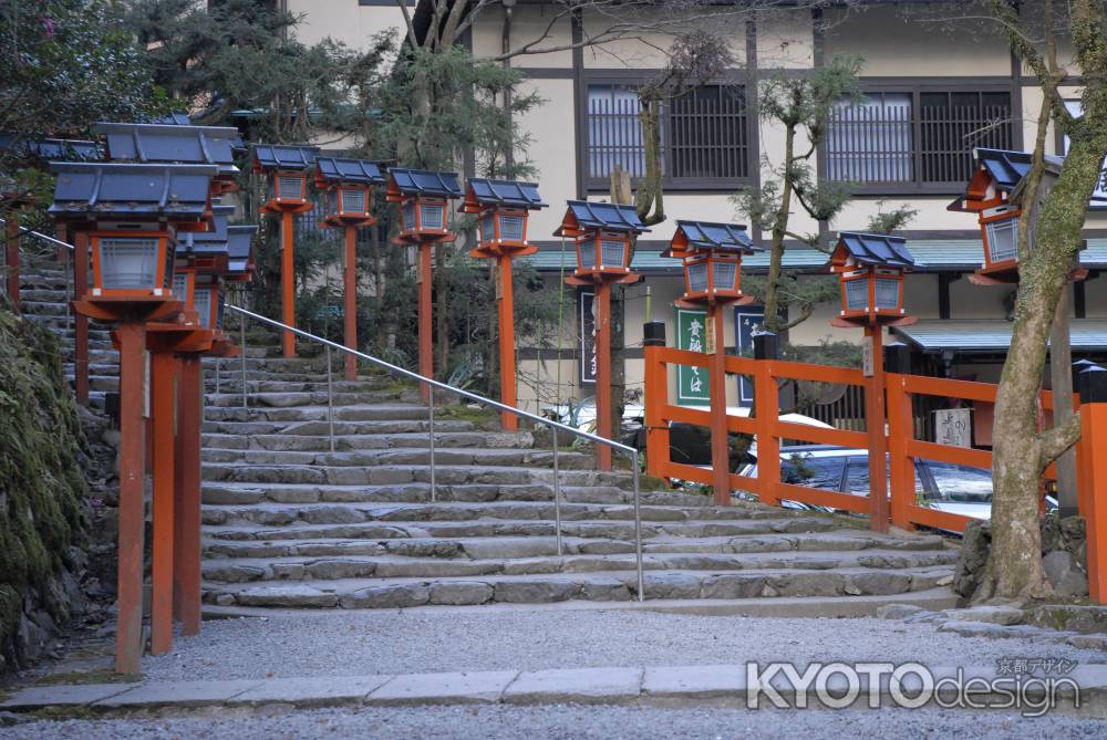 灯篭が並ぶ階段