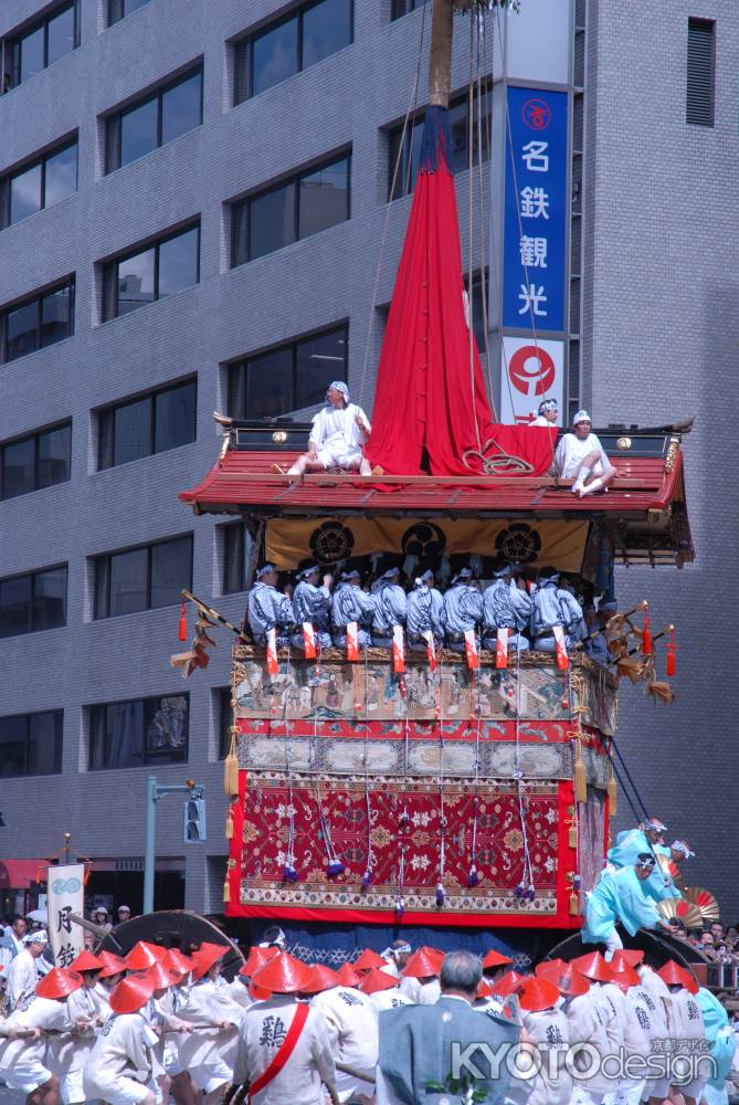 辻回しをする鶏鉾