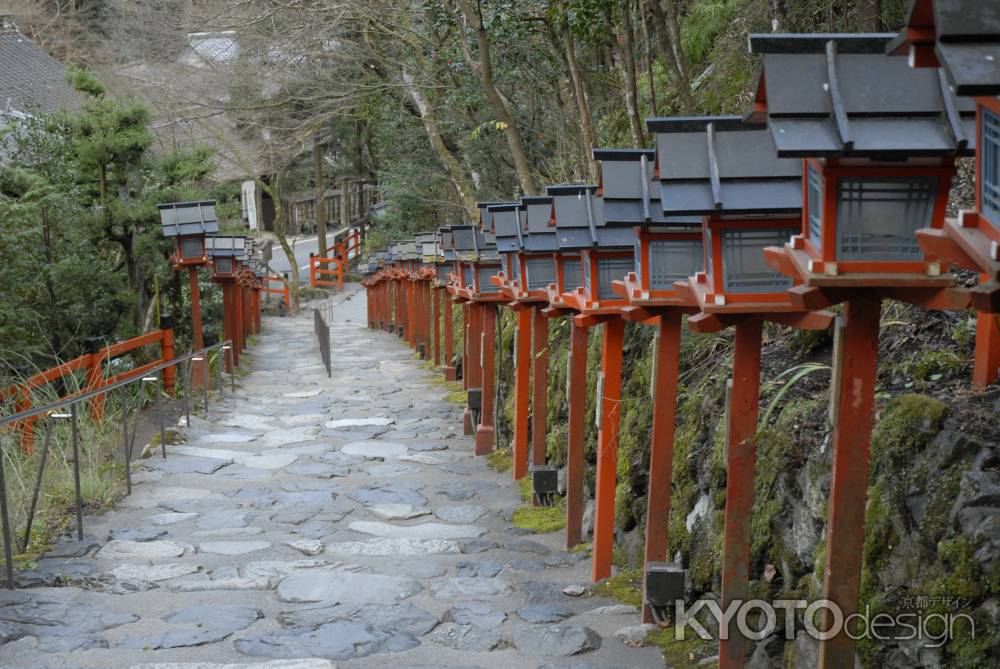 帰りも見送る灯篭