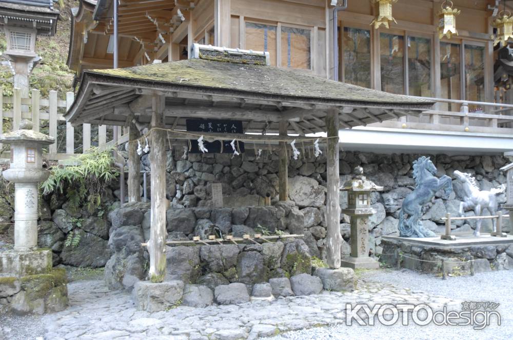 貴船神社　本宮横の手水舎