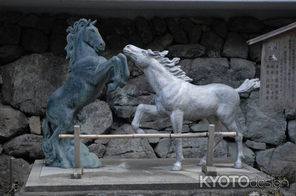 貴船神社の神馬銅像