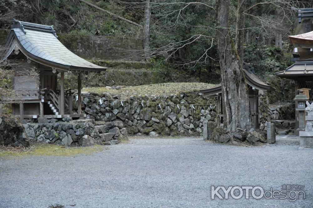 貴船神社　奥宮横の船形石