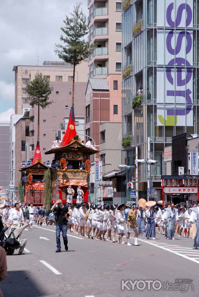 北観音山（手前）と南観音山（奥）