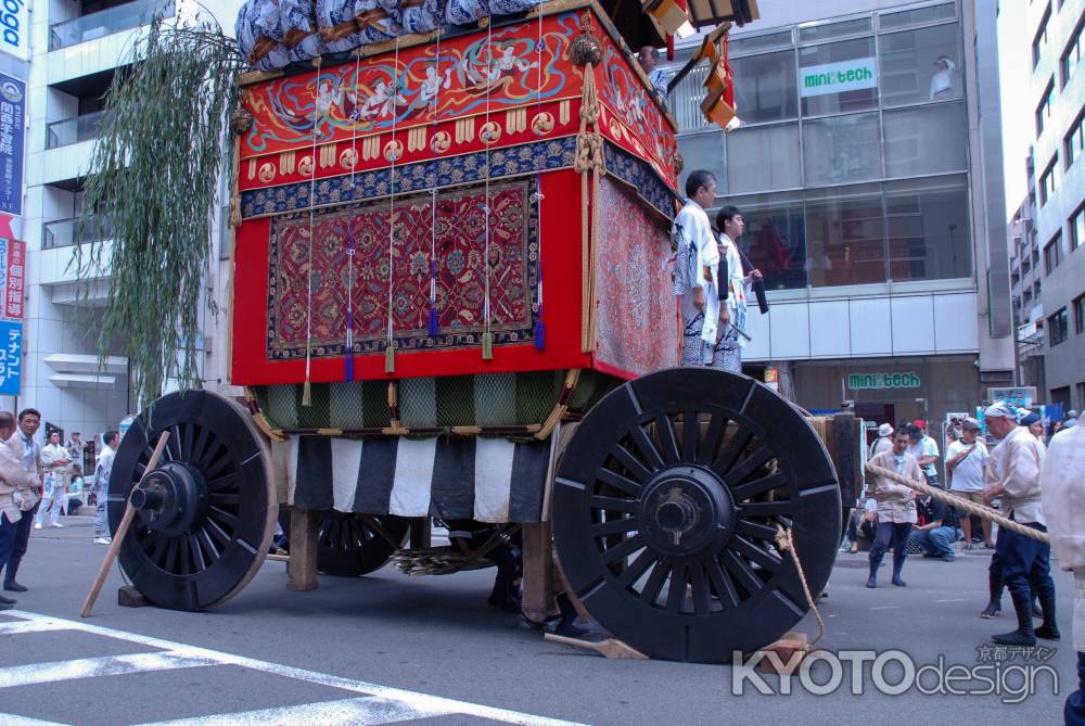 車止めをして休憩する南観音山