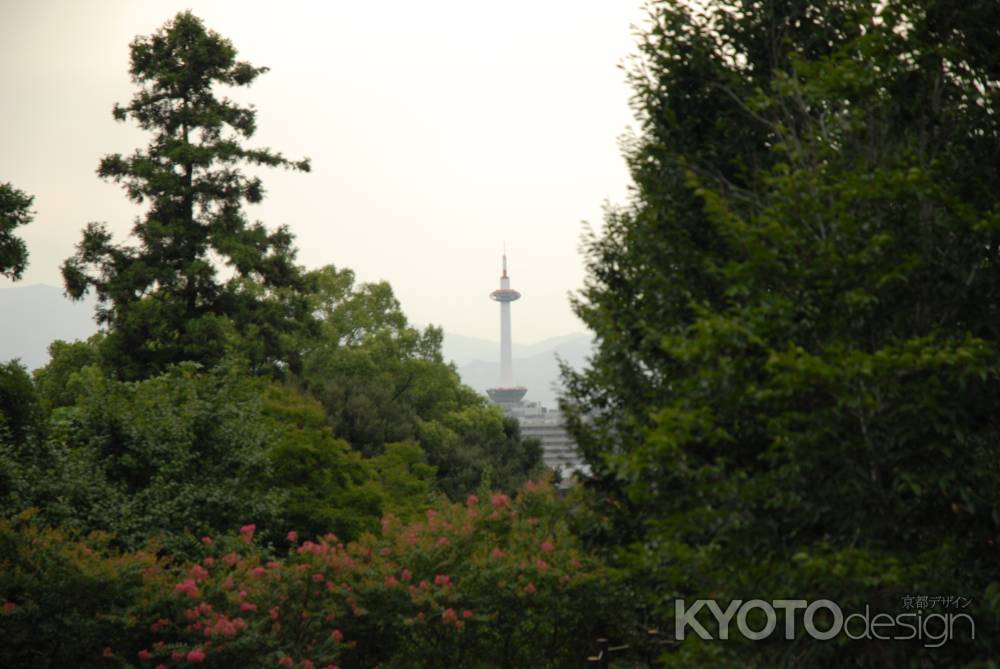 智積院からみえる京都タワー