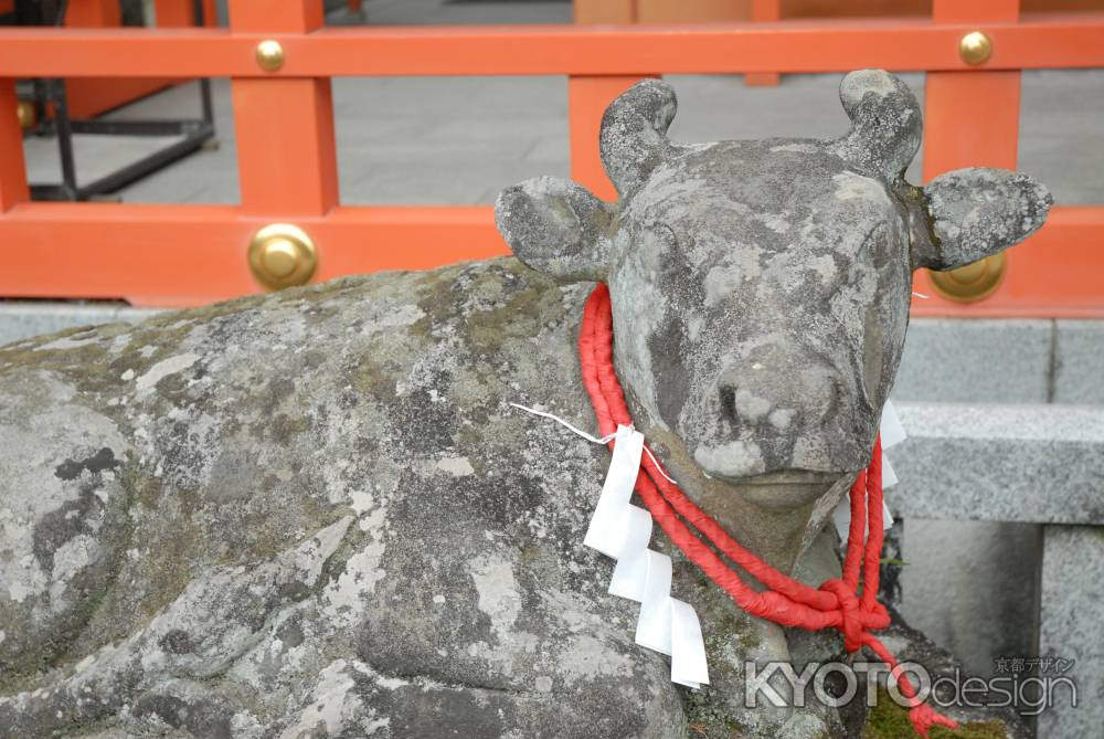 長岡天満宮の牛の石像