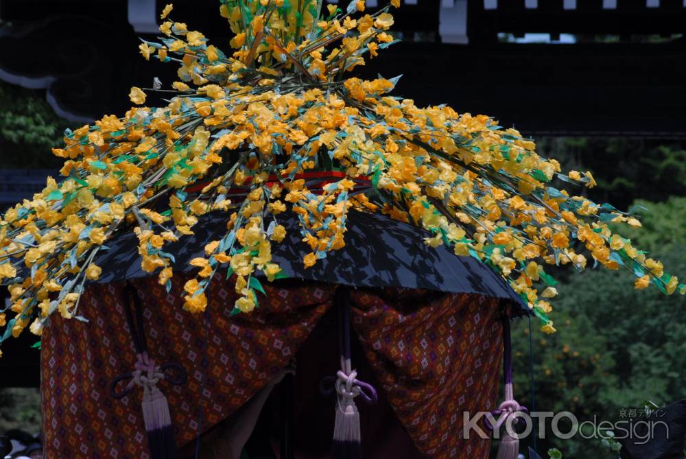 葵祭　黄色い花の風流傘