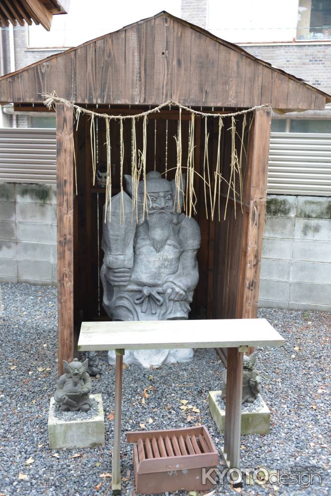 若宮八幡宮 陶器の鍾馗さん①