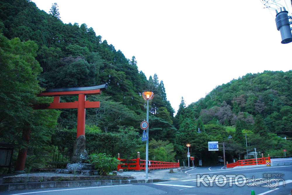 鳥居と貴船橋