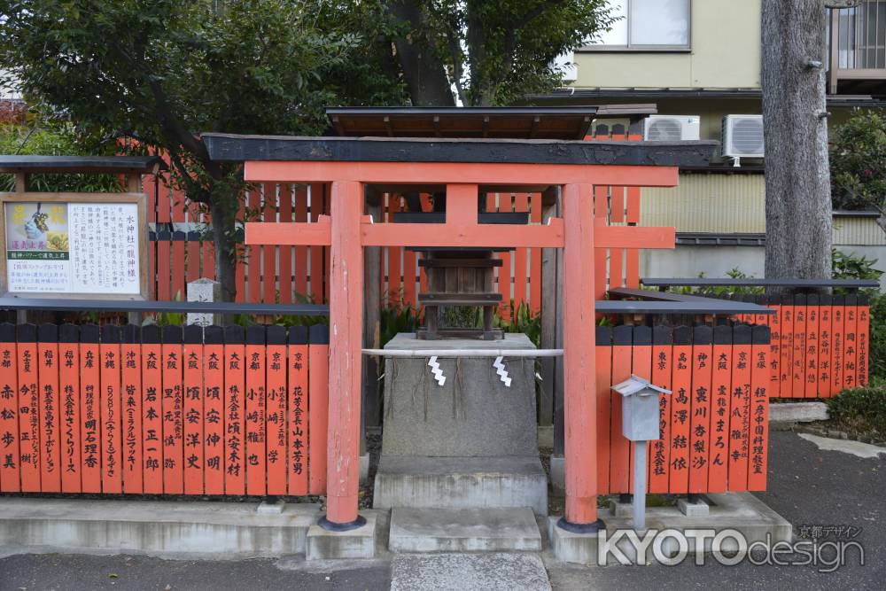 車折神社境内社水神社