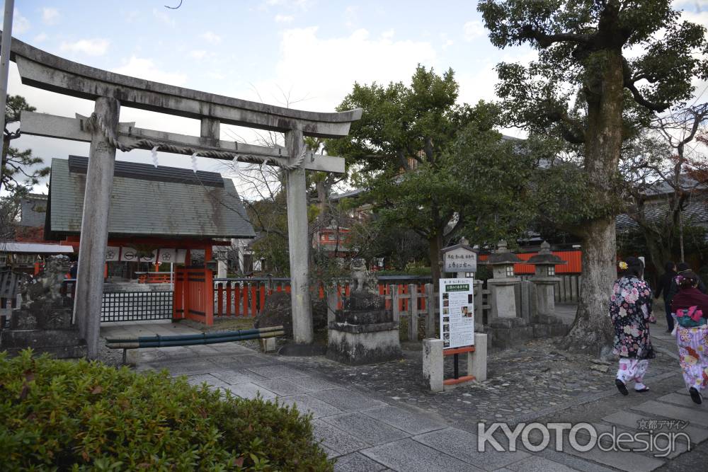 車折神社中門1