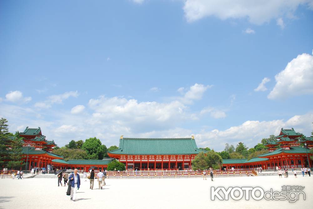 青空の平安神宮