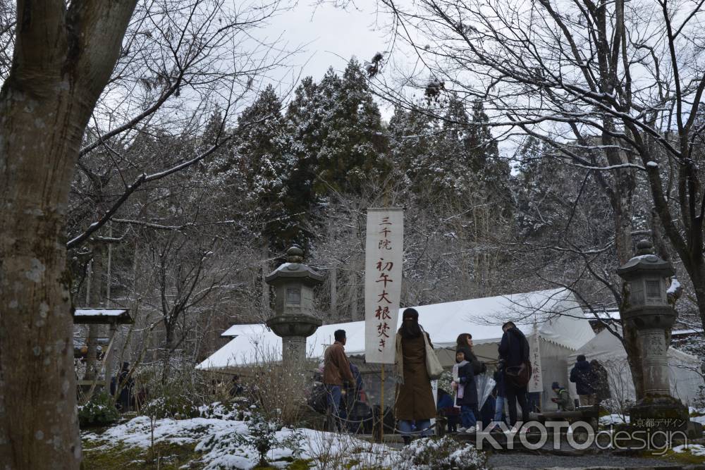 雪降る初午大根焚き