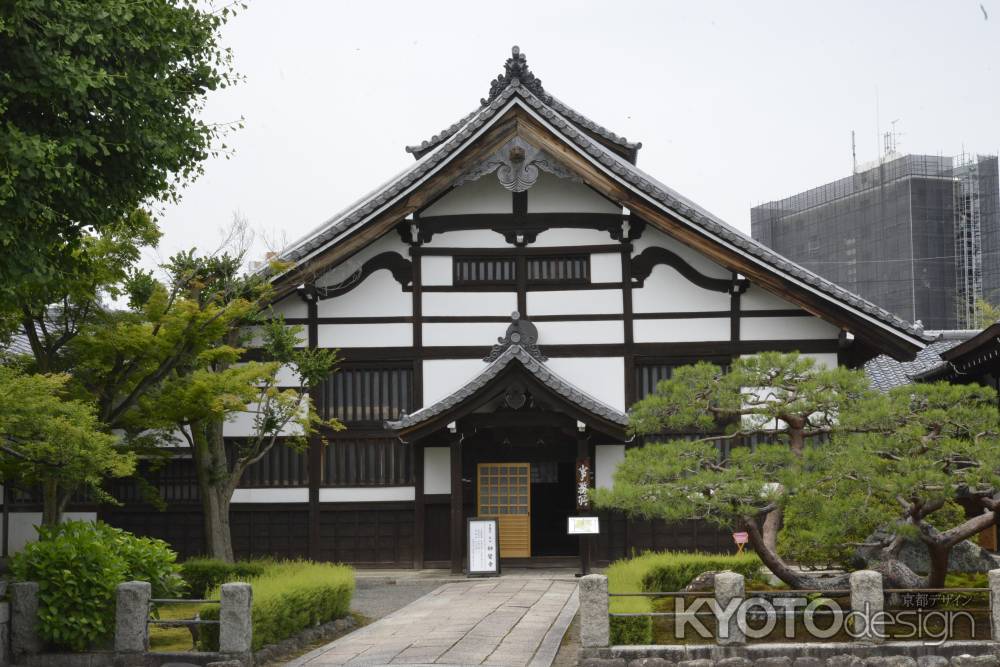 切妻造りの屋根