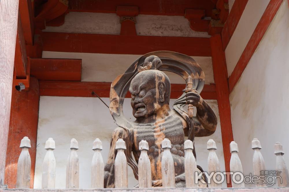 醍醐寺　勇ましい金剛力士像