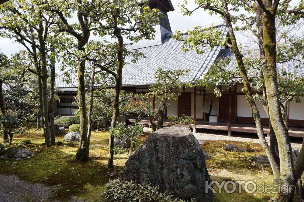 醍醐寺　巨石も愛でる庭