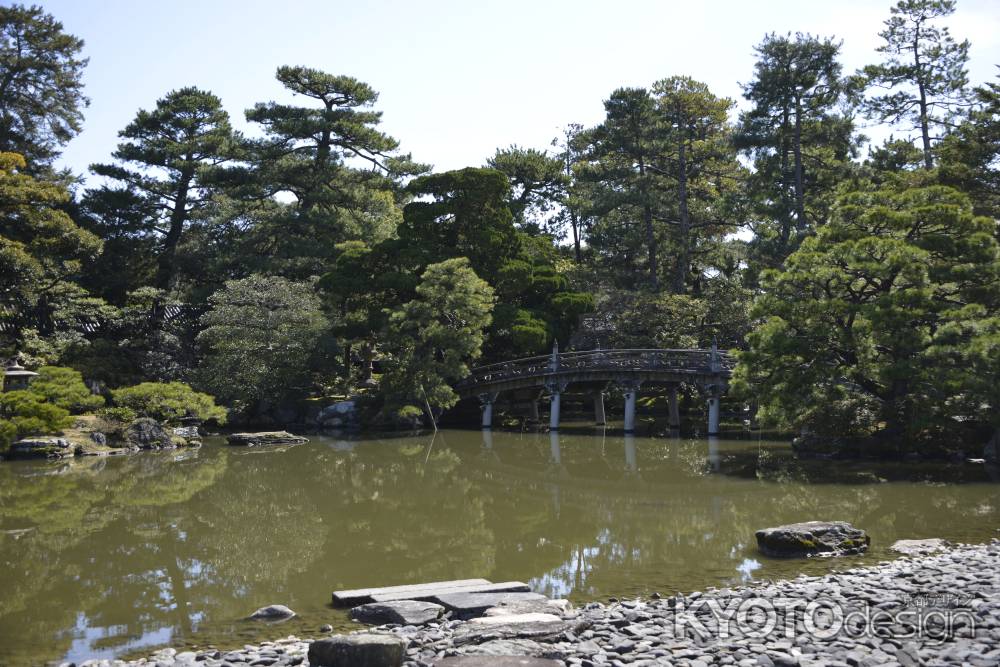 御池庭の欅橋