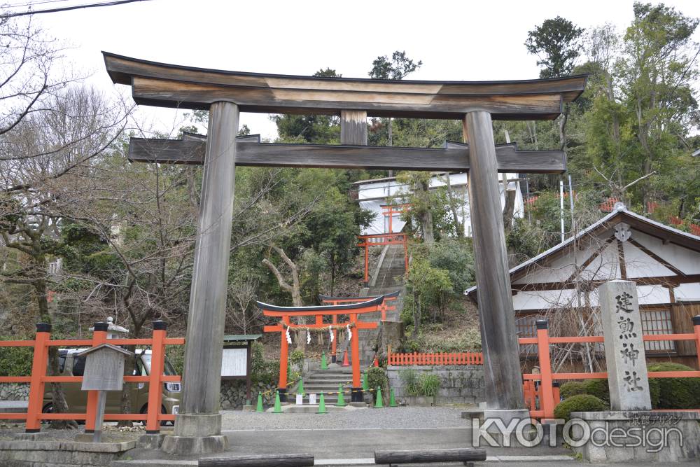 木造明神鳥居